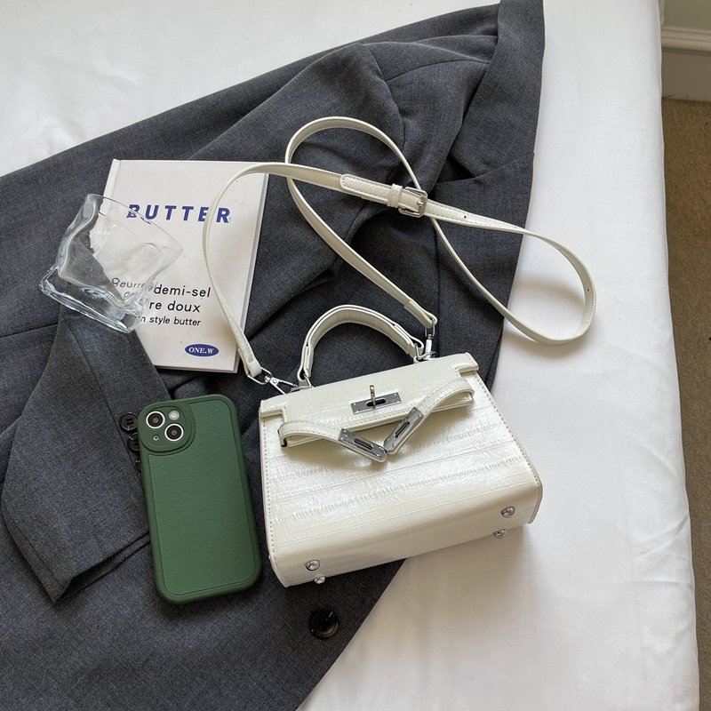 trendy pu leather flap bag 6002 (1)