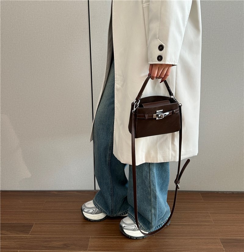 small square lock closure bag women 727 (8)